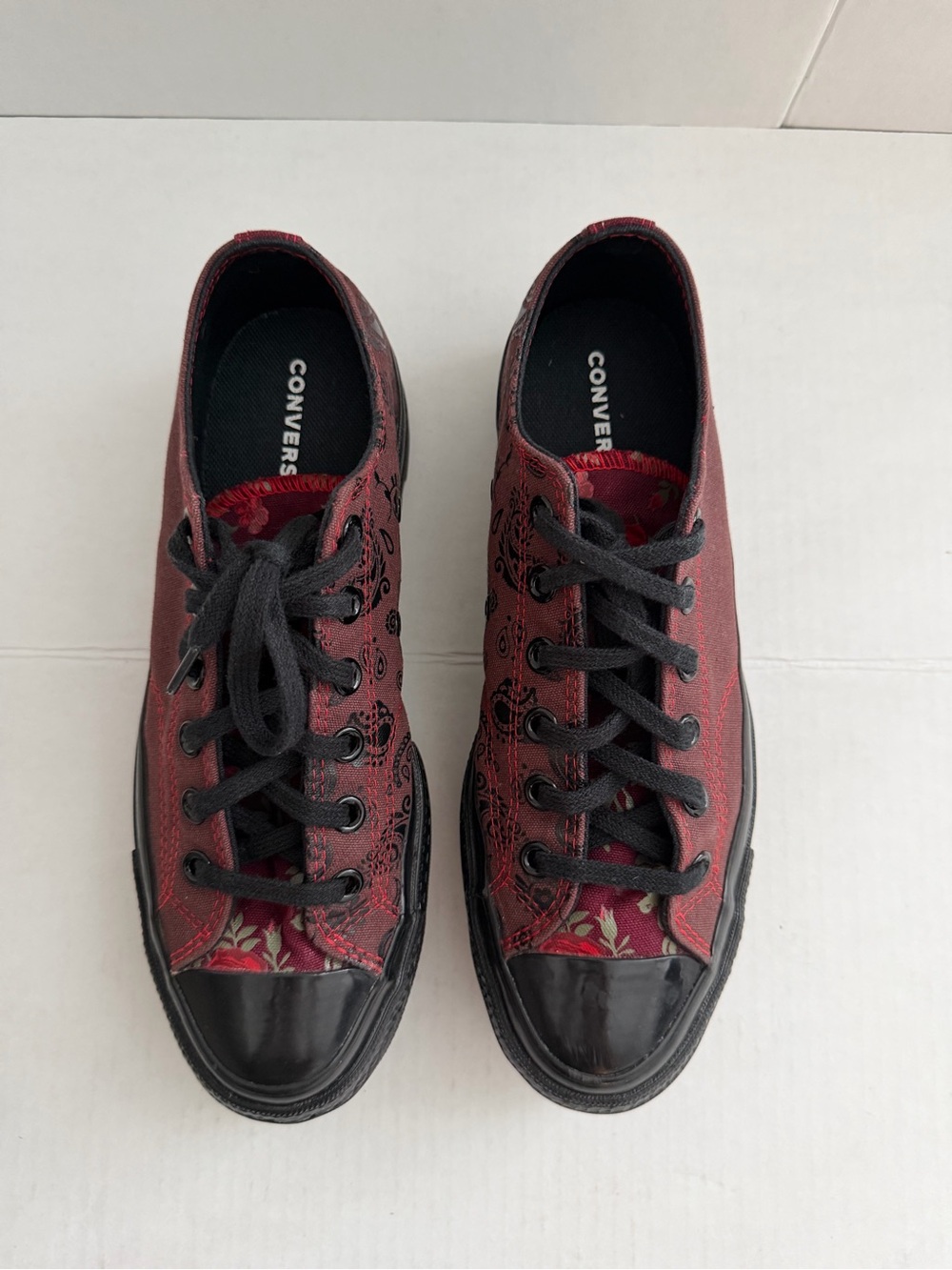 Converse Women's Burgundy Floral Low-Top Lace-Up Sneakers size for men’s 7.5